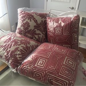 4 Red decor pillow set NWT